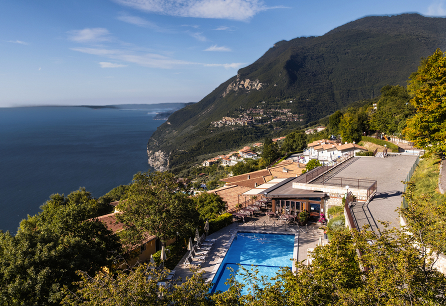 Das Hotel La Rotonda erwartet Sie in traumhafter Lage am schönen Gardasee.