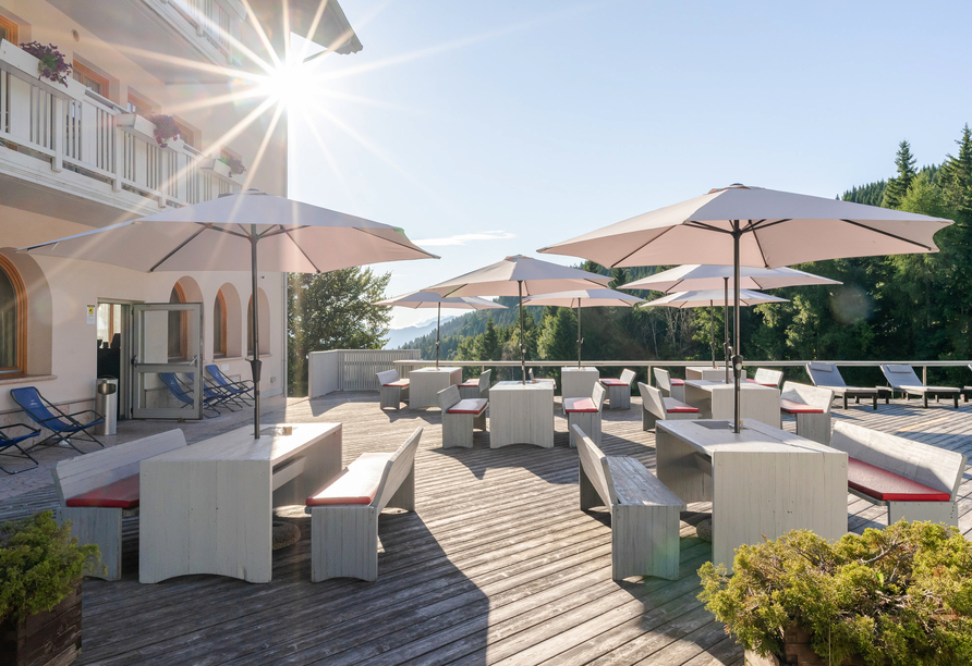 Verbringen Sie sonnige Stunden auf der Terrasse.