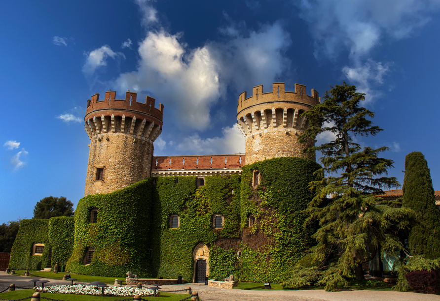 Eine märchenhafte Atmosphäre bietet Ihnen das Schloss Peralada.