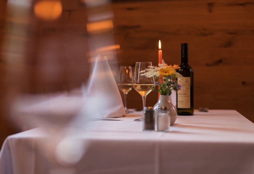 Im Restaurant werden Sie mit köstlichen Speisen verwöhnt.
