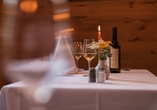 Im Restaurant werden Sie mit köstlichen Speisen verwöhnt.
