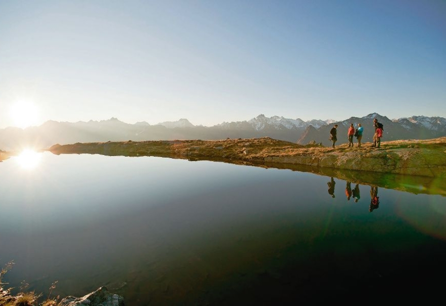 Genießen Sie das Alpenpanorama bei traumhaften Wanderungen in der Region.