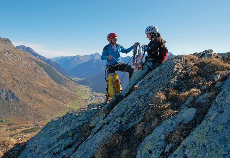 Auch für begeisterte Kletterer bietet die Alpenlandschaft in Galtür zahlreiche Möglichkeiten und Herausforderungen.