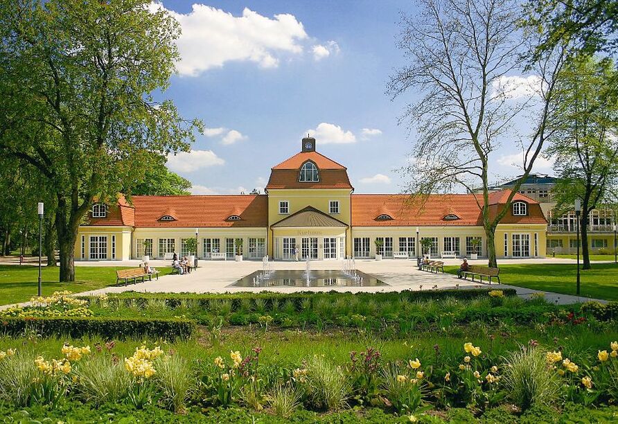 Der weitläufige Kurpark von Bad Hersfeld lädt zu einem Spaziergang ein.