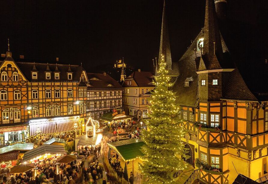 Besuchen Sie im Dezember unbedingt den zauberhaften Weihnachtsmarkt in Wernigerode.
