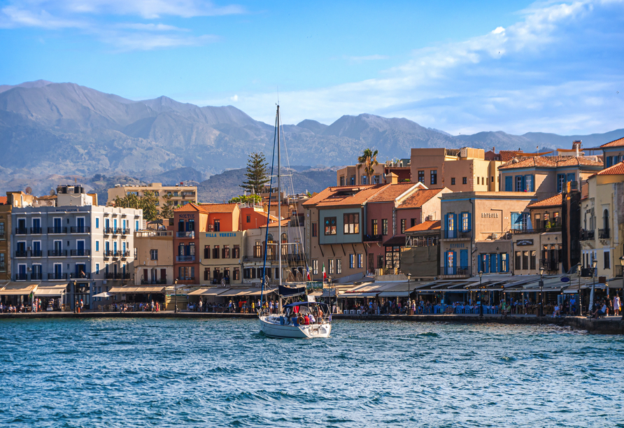 AIDAblu ab/an Korfu, Chania, Kreta Entdecken Sie auf Kreta die schöne Hafenstadt Chania mit ihren venezianischen Einflüssen.