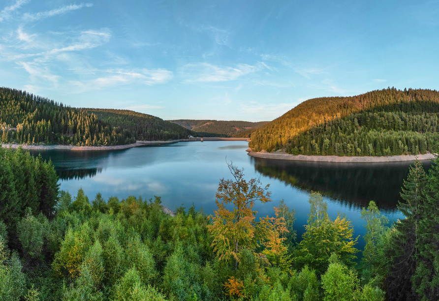 Besuchen Sie die malerische Ohratalsperre bei Luisenthal.
