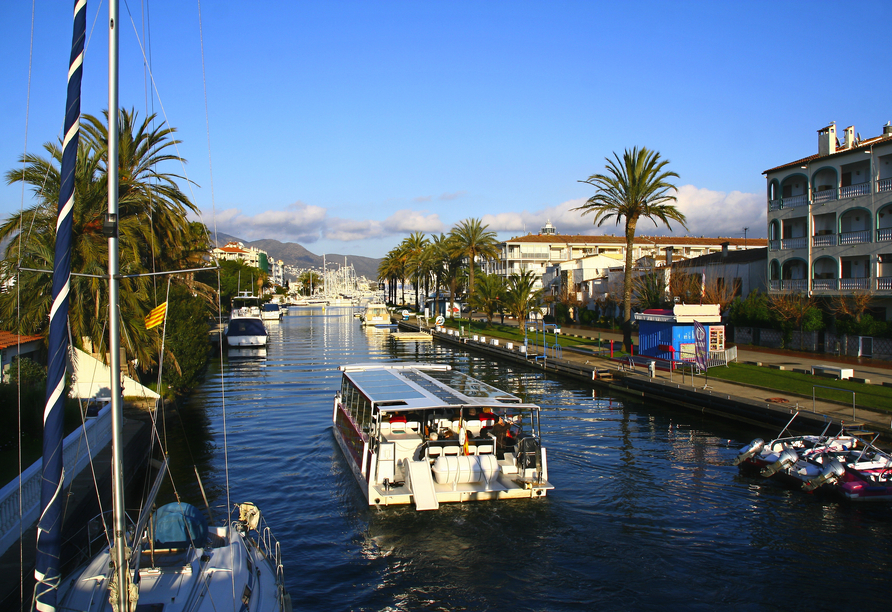 Bei einem Ganztagesausflug nach Ampuriabrava dürfen Sie sich auf eine herrliche Bootsfahrt freuen.