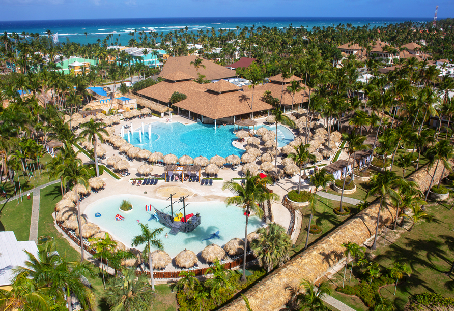 Grand Palladium Punta Cana Resort & Spa, Außenansicht Freuen Sie sich auf einen unvergesslichen Aufenthalt im luxuriösen Strandresort Grand Palladium Punta Cana Resort & Spa.