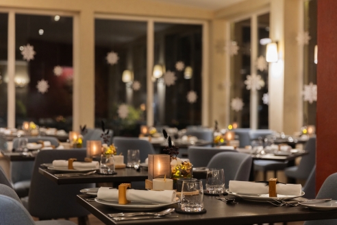 Im liebevoll hergerichteten Restaurant werden Ihnen köstliche Speisen serviert.