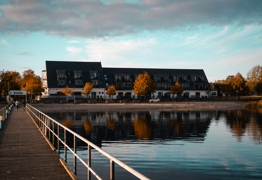 Außenansicht des Standhotels Dranske