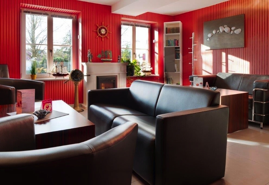 Das gemütliche Kaminzimmer des Strandhotels Dranske