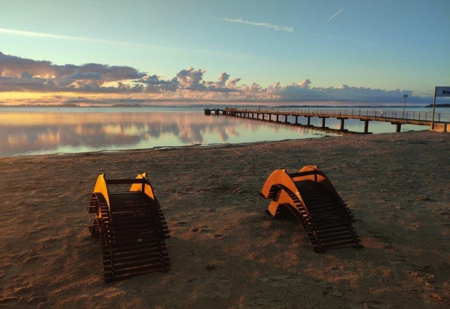 Tanken Sie Energie bei einem Spaziergang entlang der Ostsee oder des Wieker Bodden.