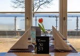Lassen Sie sich im Restaurant Boddenblick mit regionalen und internationalen Spezialitäten verwöhnen.