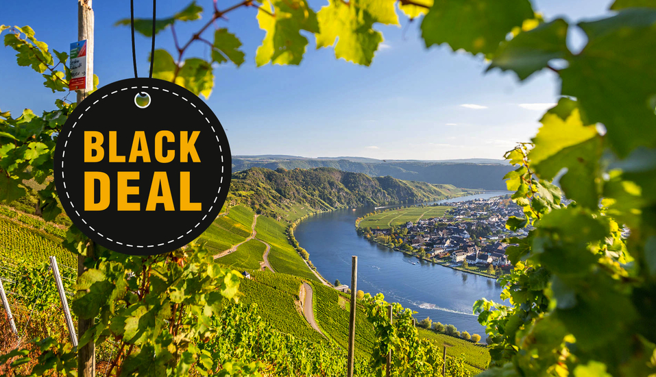 Malerische Weinberge umrahmen Wanderwege und Pfade.