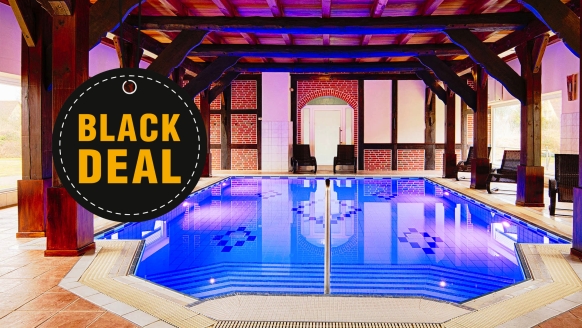 Entspannen Sie im Hallenbad des Hotels Schloss Herrenstein.