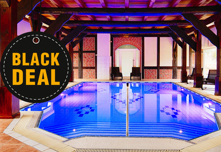 Entspannen Sie im Hallenbad des Hotels Schloss Herrenstein.