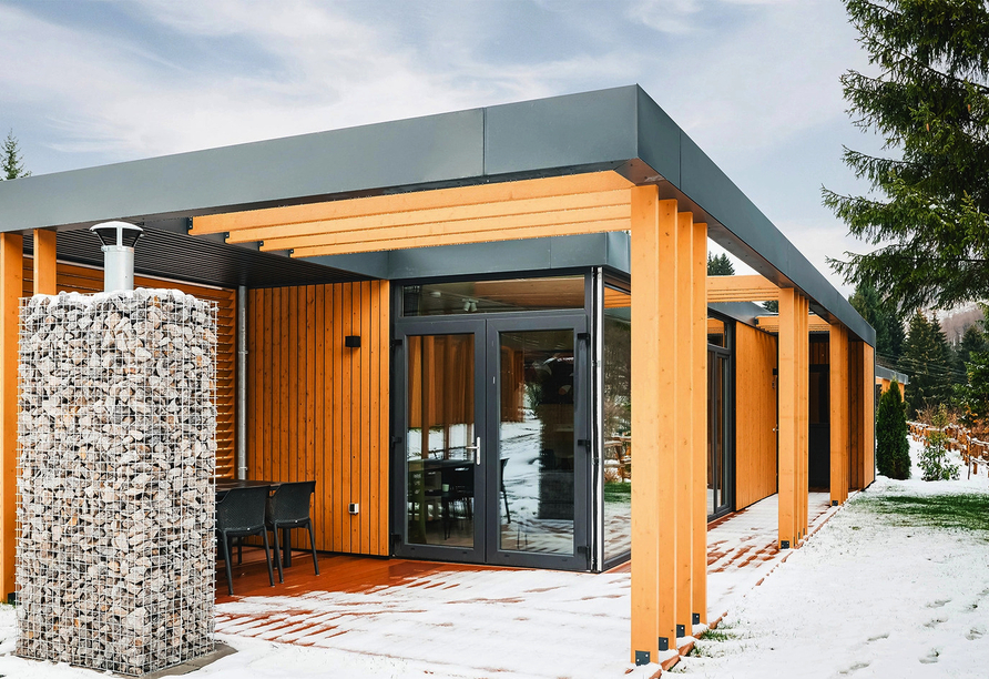 Auch im Winter sind die gemütlichen Cottages der UplandParcs Sauerland ein Ort zum Wohlfühlen.