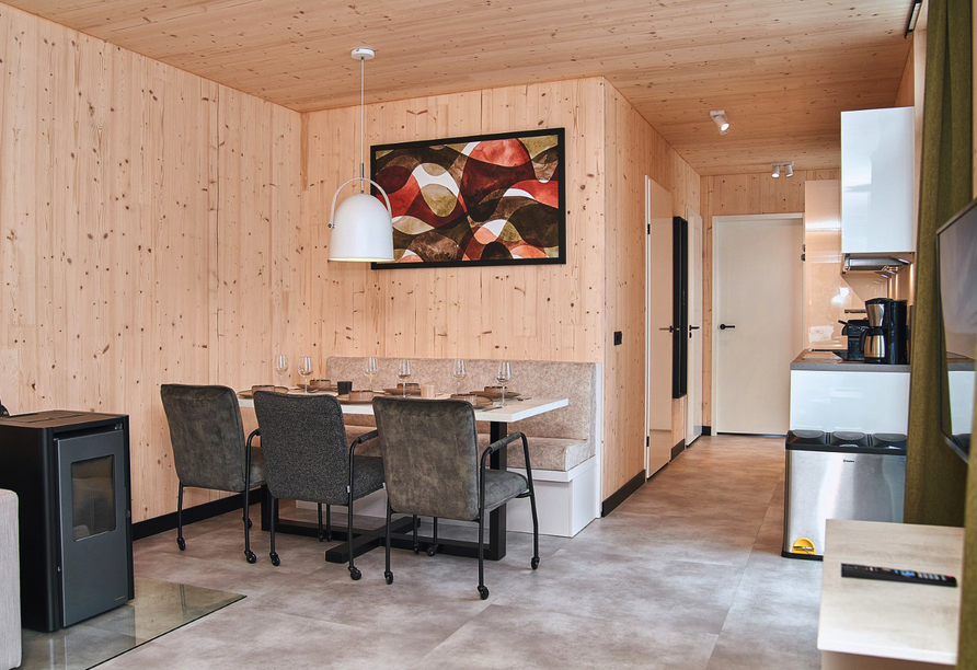 Der gemütliche Wohnbereich Ihres Cottage lädt zu geselligen Stunden ein.