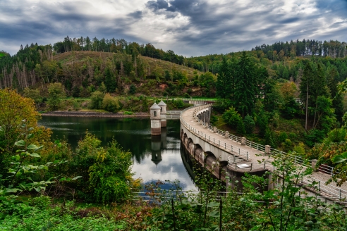 Die Talsperre Neustadt im Harz bietet atemberaubende Panoramen.