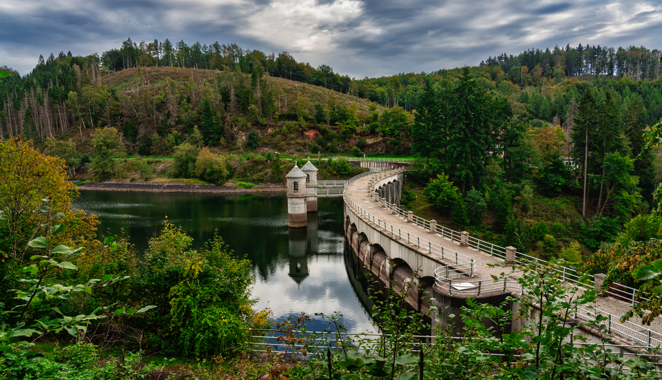Die Talsperre Neustadt im Harz bietet atemberaubende Panoramen.
