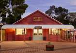 Das Outback Pioneer Hotel empfängt Sie in einmaliger Lage direkt im Outback!