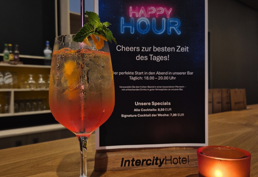 Genießen Sie einen leckeren Cocktail in der Bar vom IntercityHotel Braunschweig.