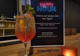 Genießen Sie einen leckeren Cocktail in der Bar vom IntercityHotel Braunschweig.