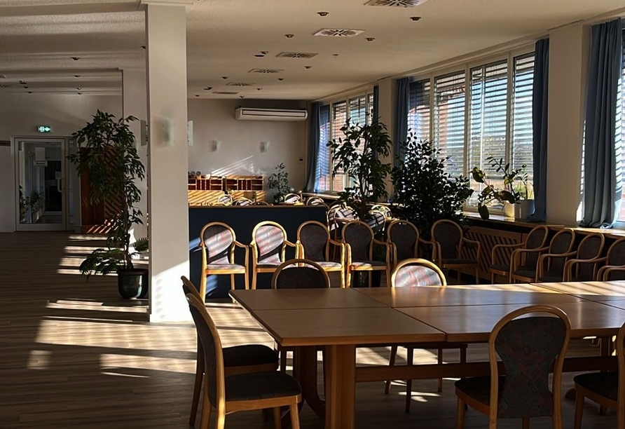 Lassen Sie sich ihr Lieblingsgericht aus der Speisekarte im Restaurant schmecken.