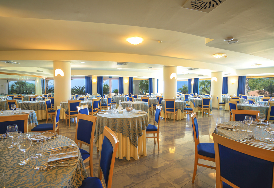 Lassen Sie sich im Restaurant des Hotels mit leckeren Speisen verwöhnen.