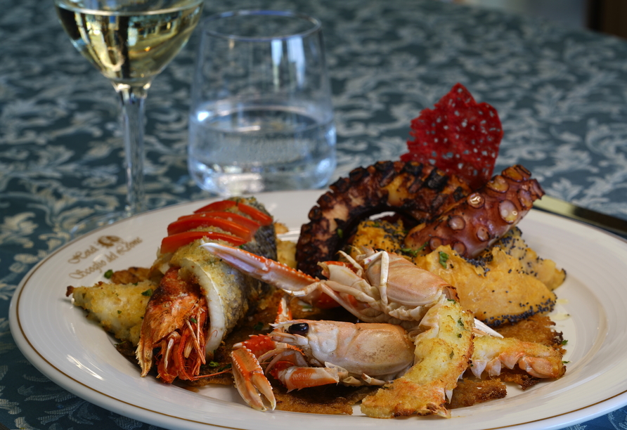 Genießen Sie zum Beispiel leckere Fischgerichte.