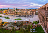 Majestätisch erhebt sich in Segovia das römische Aquädukt und verleiht der historischen Stadt ihren unverwechselbaren Charakter.