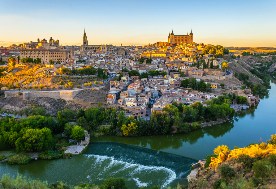In Toledo spüren Sie den Zauber vergangener Zeiten, wo enge Gassen, prachtvolle Bauwerke und spanische Geschichte harmonisch verschmelzen.