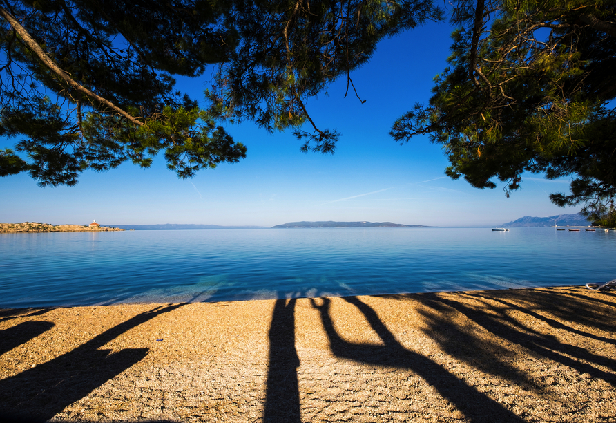 Auf der Fahrt nach Dubrovnik ziehen die malerischen Landschaften der Makarska Riviera an Ihnen vorbei.