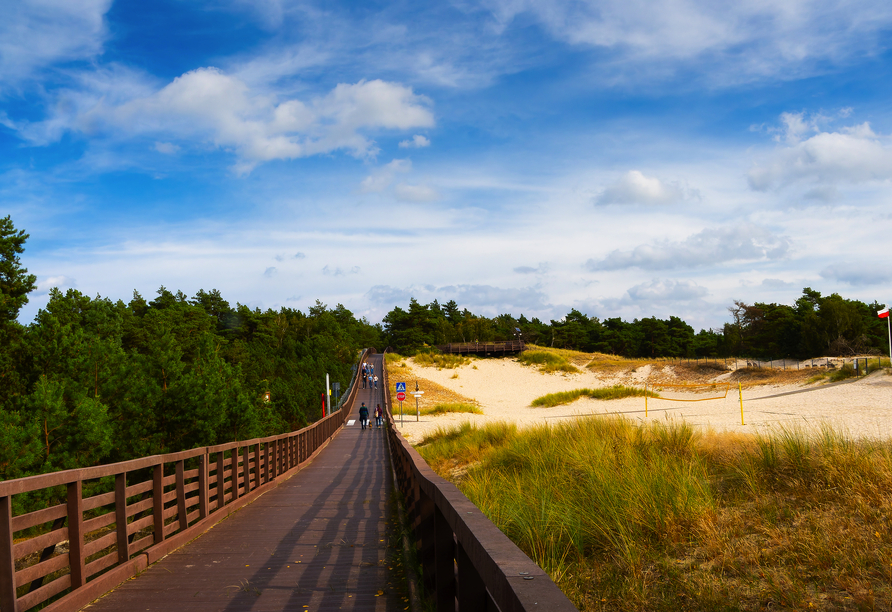 Lassen Sie Ihre Seele bei einem Spaziergang entlang der Ostsee baumeln.