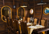 Das À-la-carte-Restaurant bietet im Stil eines Piratenschiffs ein außergewöhnliches Erlebnis.