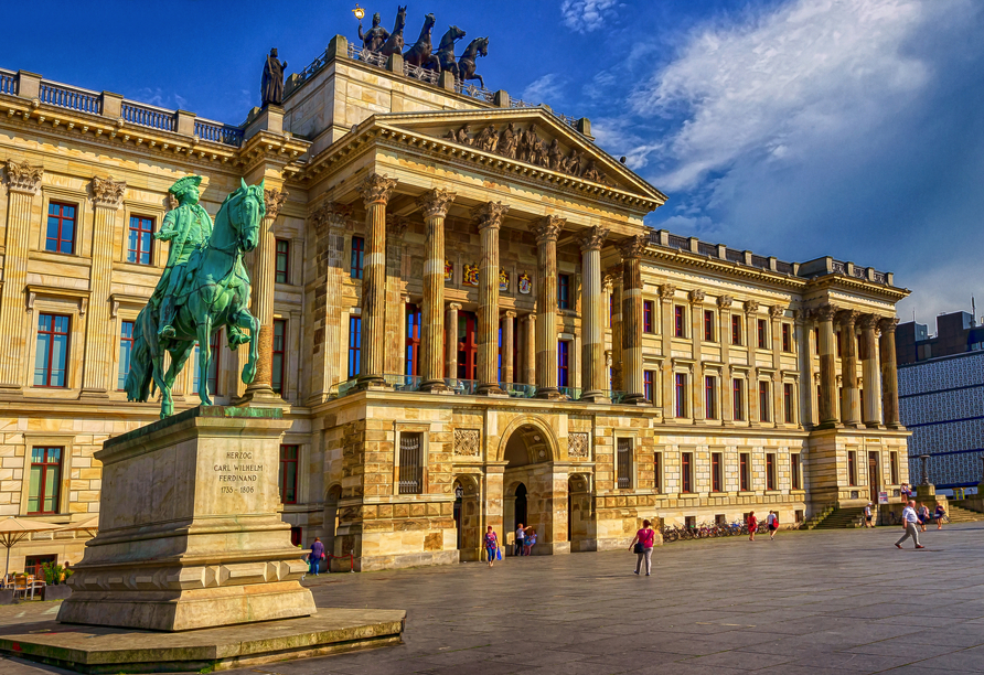 Besichtigen Sie das spektakuläre Residenzschloss Braunschweig.