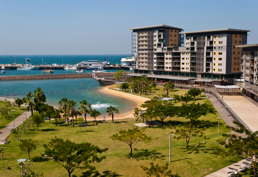 Die Waterfront in Darwin ist bekannt für seine Promenade mit vielen Restarants und Cafés.