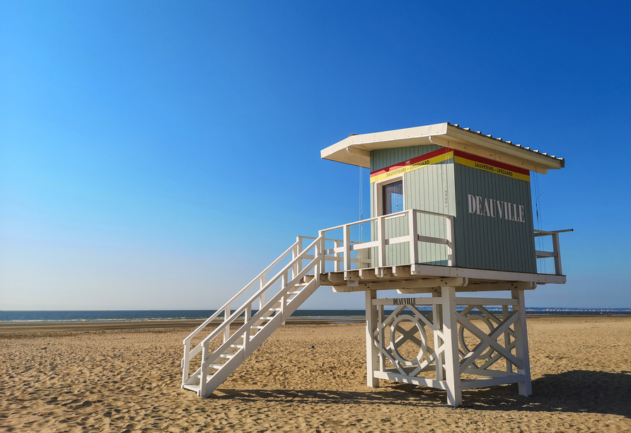 Deauville verzaubert mit einem einzigartigem Strand.