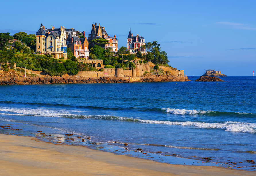 Dinards Küste wirkt wie aus einem Märchen entsprungen.