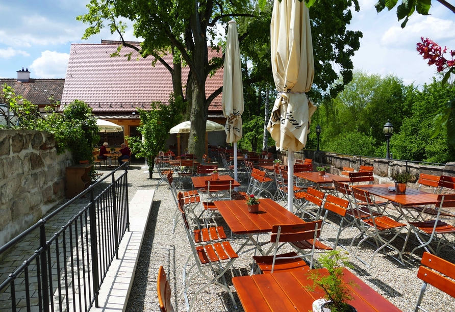 Bei gutem Wetter können Sie gesellige Stunden im Biergarten der hoteleigenen Gaststube „Gutmann zur Post“ verbringen.