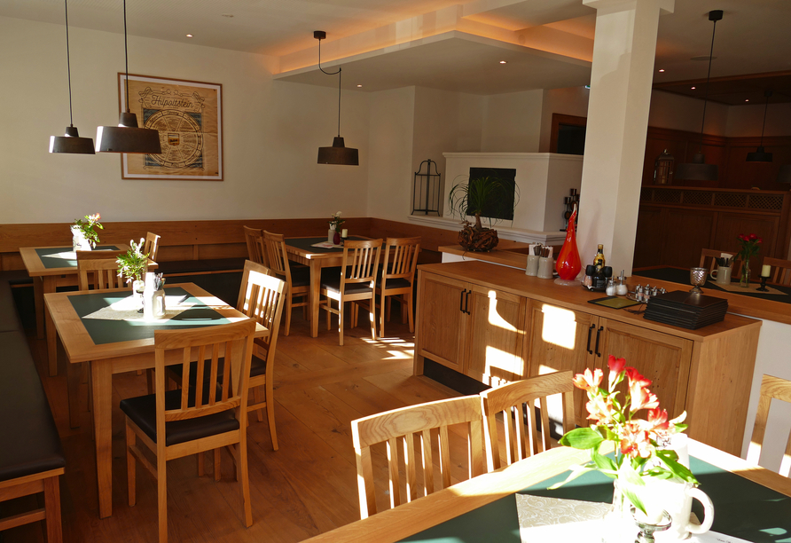 Lassen Sie sich in der hoteleigenen Gaststube „Gutmann zur Post“ mit leckeren Speisen verwöhnen.