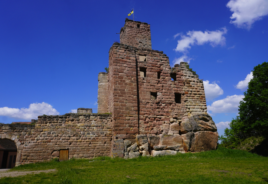 Besuchen Sie die imposante Burgruine von Hilpoltstein.