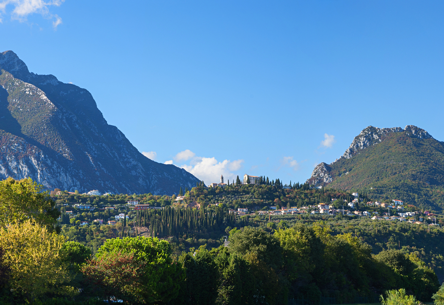 Folgen Sie Ihrer Wanderlust und entdecken Sie die Wanderwege des Monte Pizzocolo.