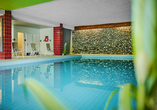 Das Hallenbad des Sauerland Alpin Hotels bietet Entspannung und Erholung.