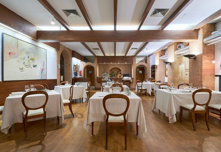 Im Restaurant warten kulinarische Gaumenfreuden auf Sie.