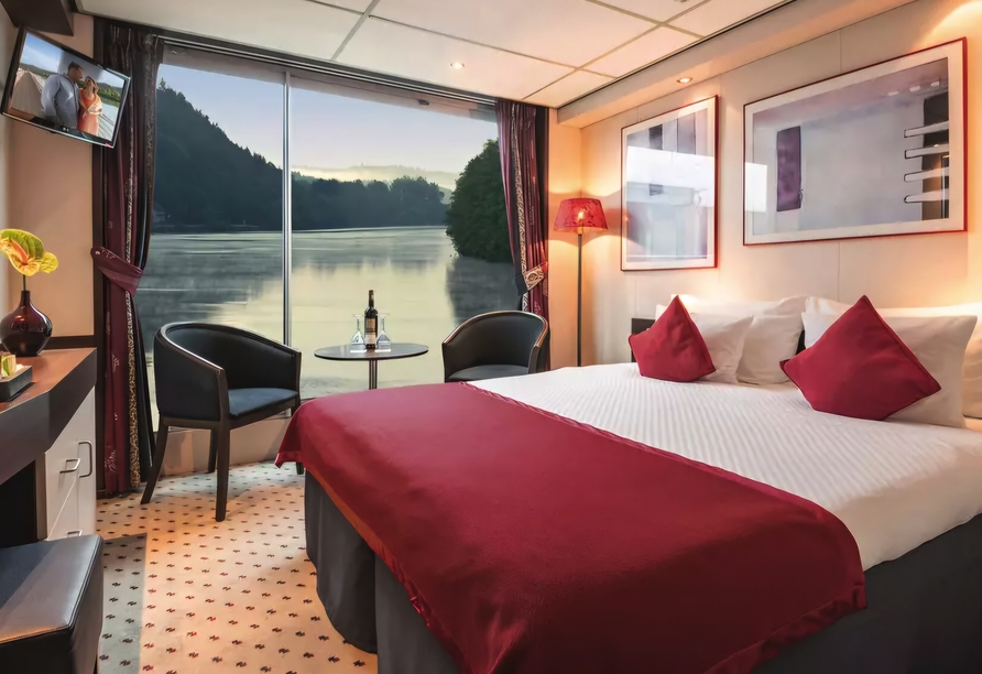 Beispiel für eine Oberdeckkabine Deluxe mit französischem Balkon