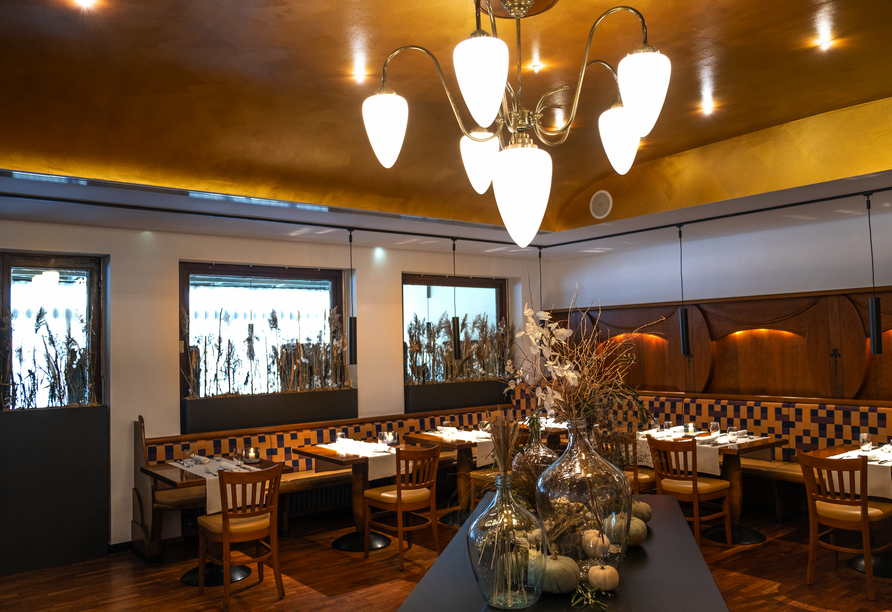 Guten Appetit in stilvollem Ambiente im Speisesaal.