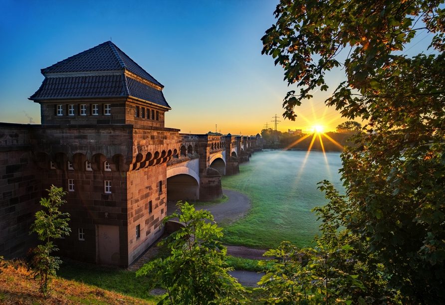Das Wasserstraßenkreuz Minden zeigt, wie Wasserwege sich auf faszinierende Weise verbinden.