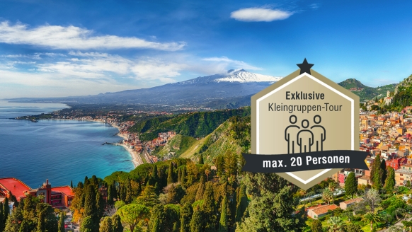 Der weite Blick über Taormina und den mächtigen Ätna lässt sofort Sehnsucht nach Sizilien aufkommen.